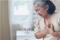 Nên mua bảo hiểm sức khỏe cho người già loại nào?