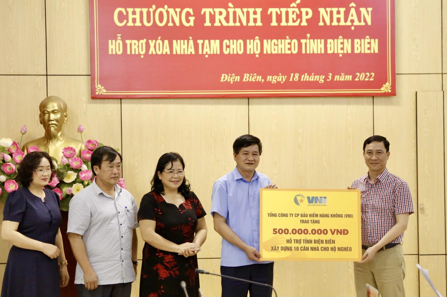 VNI ỦNG HỘ ĐIỆN BIÊN 500 TRIỆU ĐỒNG XÂY NHÀ CHO HỘ NGHÈO