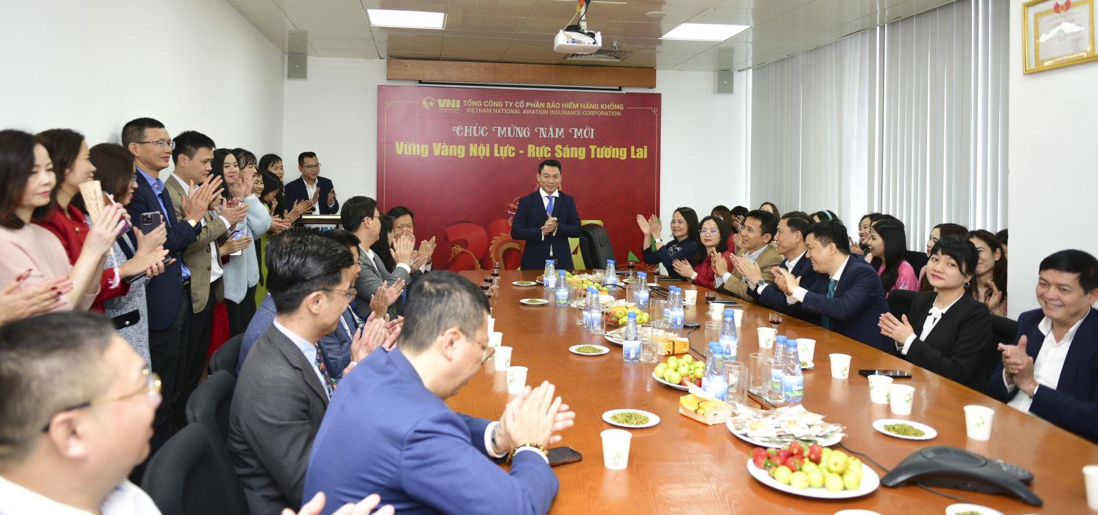 VNI GẶP MẶT ĐẦU NĂM 2024: VỮNG VÀNG NỘI LỰC - RỰC SÁNG TƯƠNG LAI