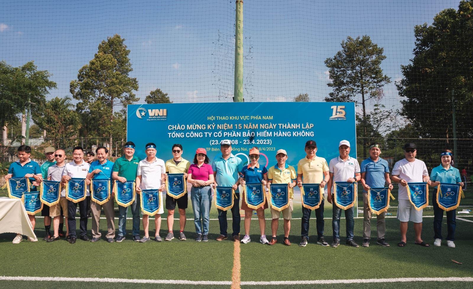 SẮC MÀU RỰC RỠ HỘI THAO KHU VỰC MIỀN TRUNG - TÂY NGUYÊN & MIỀN NAM CHÀO MỪNG KỶ NIỆM 15 NĂM THÀNH LẬP VNI 