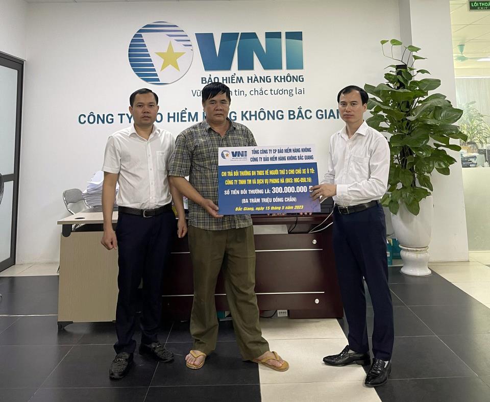 VNI BẮC GIANG TRAO BỒI THƯỜNG 300 TRIỆU ĐỒNG QUYỀN LỢI BẢO HIỂM TNDS CHỦ XE Ô TÔ