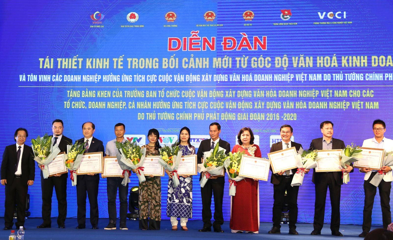 VNI ĐƯỢC TÔN VINH DOANH NGHIỆP TIÊU BIỂU THỰC HIỆN CUỘC VẬN ĐỘNG XÂY DỰNG VĂN HÓA DOANH NGHIỆP VIỆT NAM