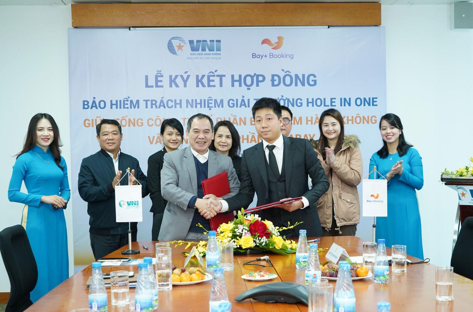 VNI VÀ BAY+ BOOKING HỢP TÁC CUNG CẤP BẢO HIỂM BỒI THƯỜNG GIẢI THƯỞNG HOLE IN ONE CHO GOLFER