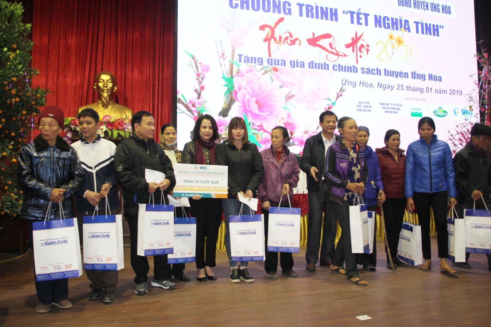 Bảo hiểm Hàng không (VNI) trao “Tết nghĩa tình” đến với các gia đình có hoàn cảnh khó khăn