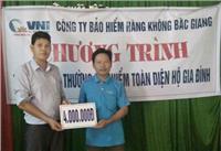 Bảo hiểm hàng không – VNI Bắc Giang trao bồi thường bảo hiểm toàn diện hộ gia đình