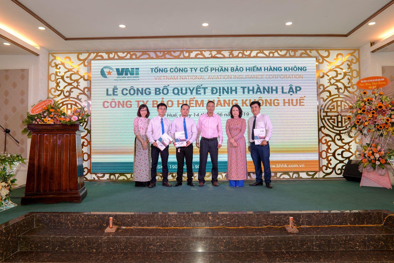 Lễ công bố Quyết định thành lập Công ty Bảo hiểm Hàng không Huế
