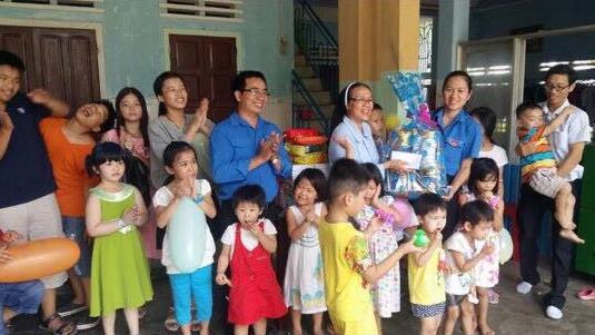 VNI-Quang-Ngai-toi-chia-se-dong-vien-cac-chau-co-nhi-vien.jpg