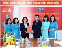 Chi bộ Bảo hiểm Hàng không Hội sở kết nạp đảng viên