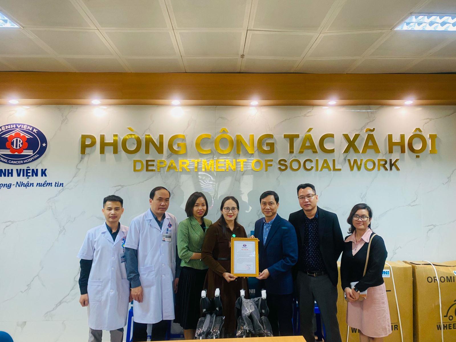 VNI CHIA SẺ YÊU THƯƠNG ĐẾN BỆNH NHÂN CÓ HOÀN CẢNH KHÓ KHĂN TẠI VIỆN K TÂN TRIỀU