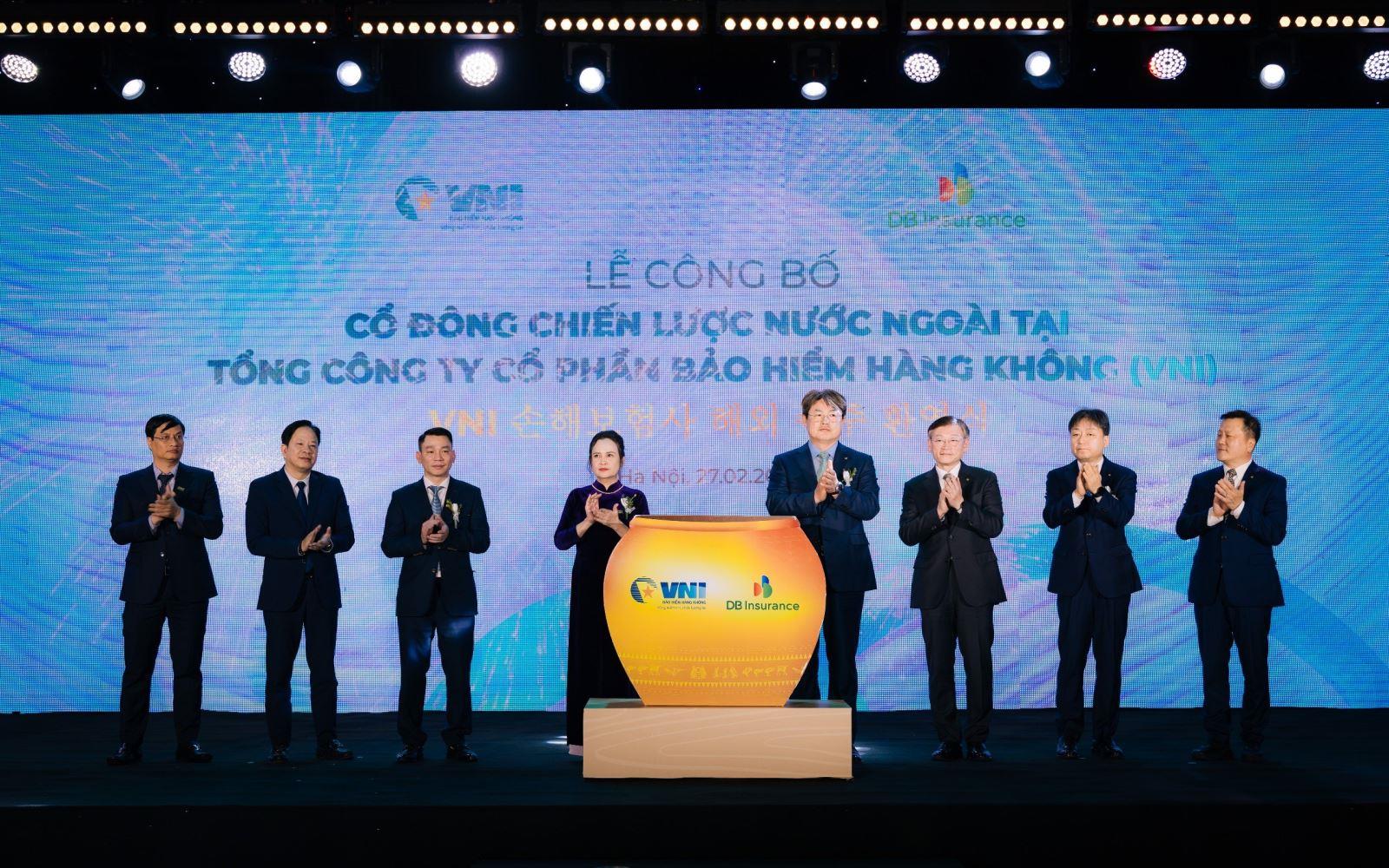 Lễ công bố Cổ đông chiến lược nước ngoài tại VNI