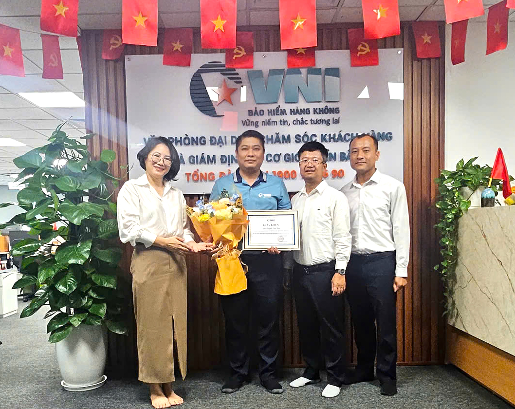 VNI TĂNG GIẤY KHEN 