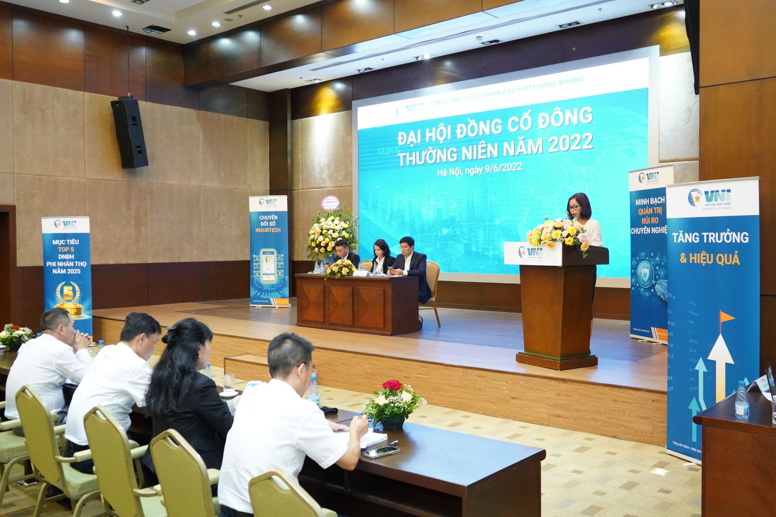 Bà Nguyễn Thúy Hằng - Trưởng ban Kiểm phiếu công bố Kết quả kiểm phiếu 
