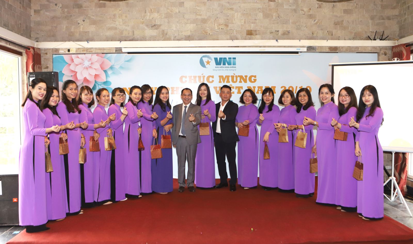 VNI TƯNG BỪNG CHÀO MỪNG NGÀY PHỤ NỮ VIỆT NAM 20/10