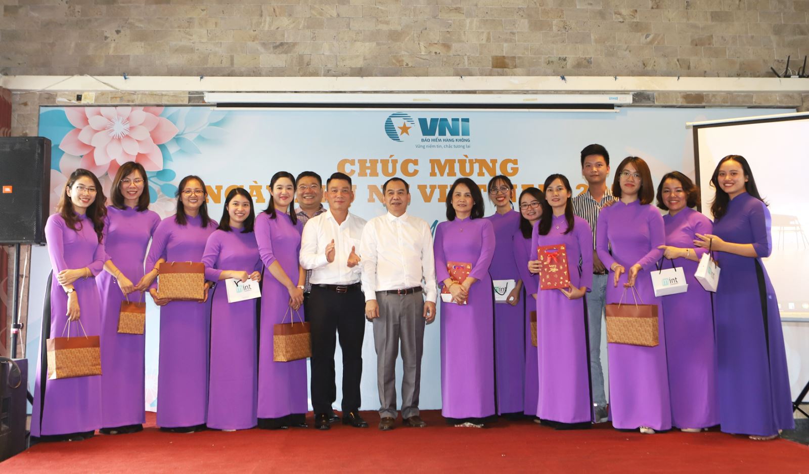 VNI TƯNG BỪNG CHÀO MỪNG NGÀY PHỤ NỮ VIỆT NAM 20/10