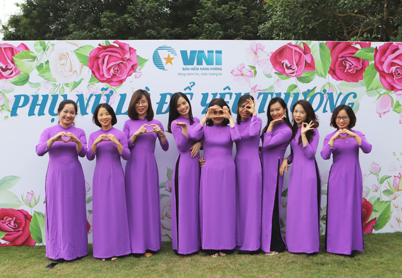 VNI TƯNG BỪNG CHÀO MỪNG NGÀY PHỤ NỮ VIỆT NAM 20/10