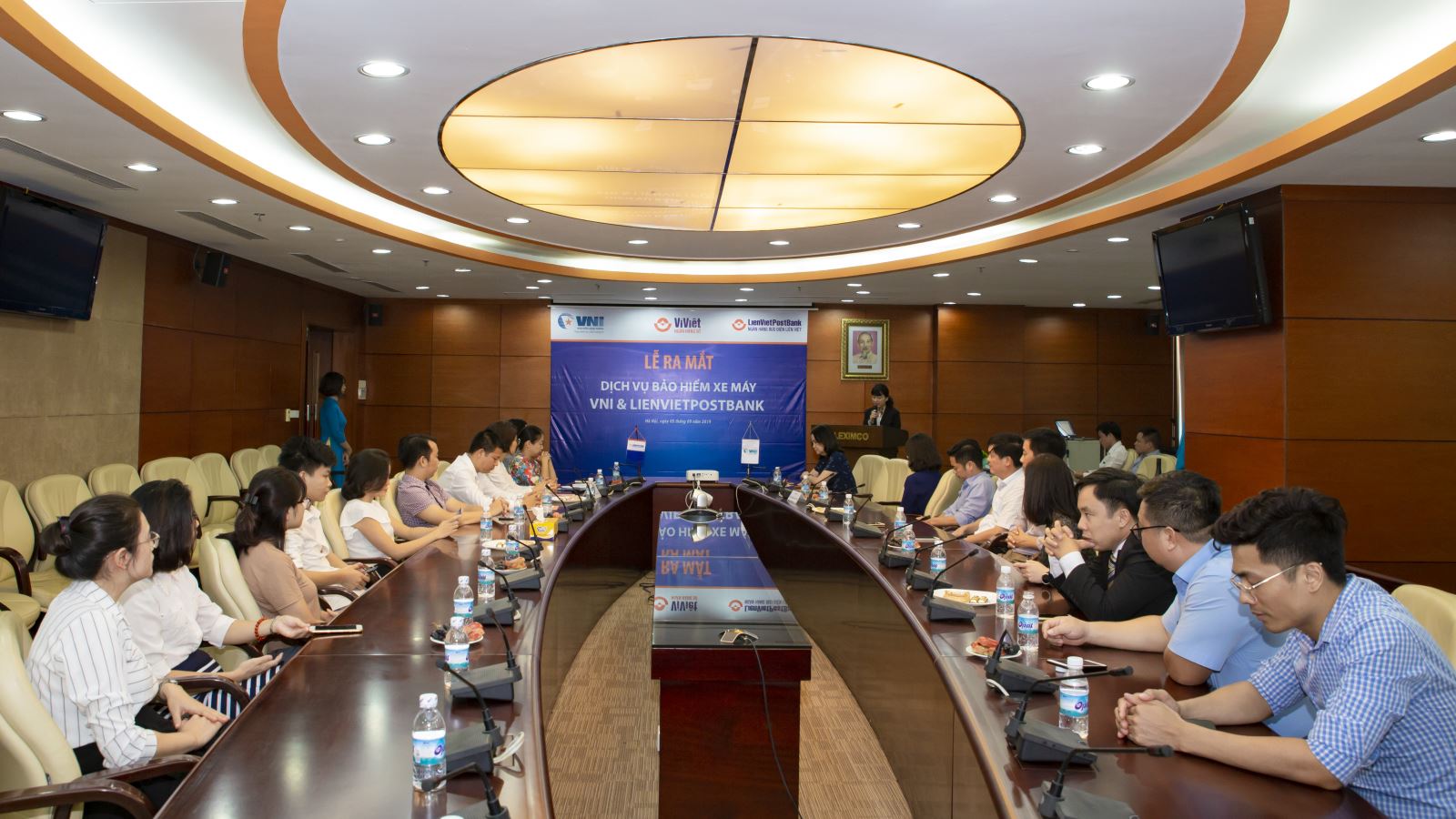VNI & Lienvietpostbank hợp tác cung cấp dịch vụ bảo hiểm xe máy 1
