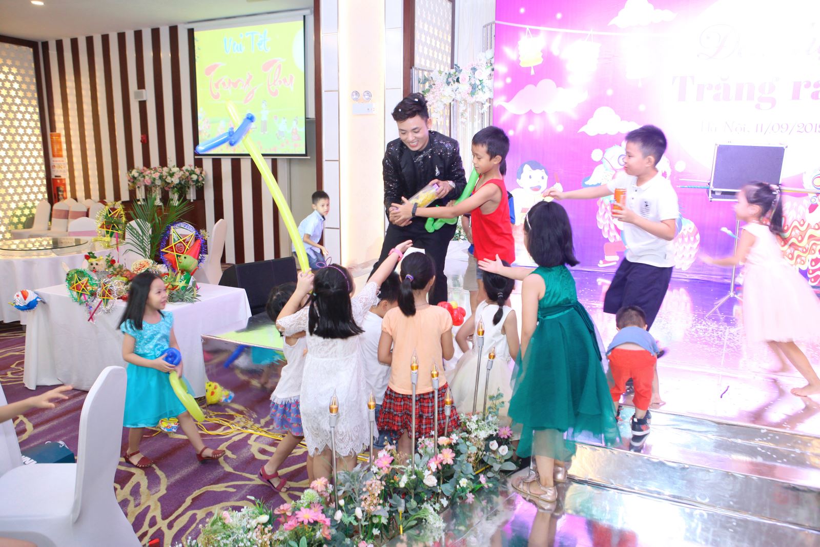 VNI tổ chức vui tết trung thu Đêm hội trăng rằm 2019