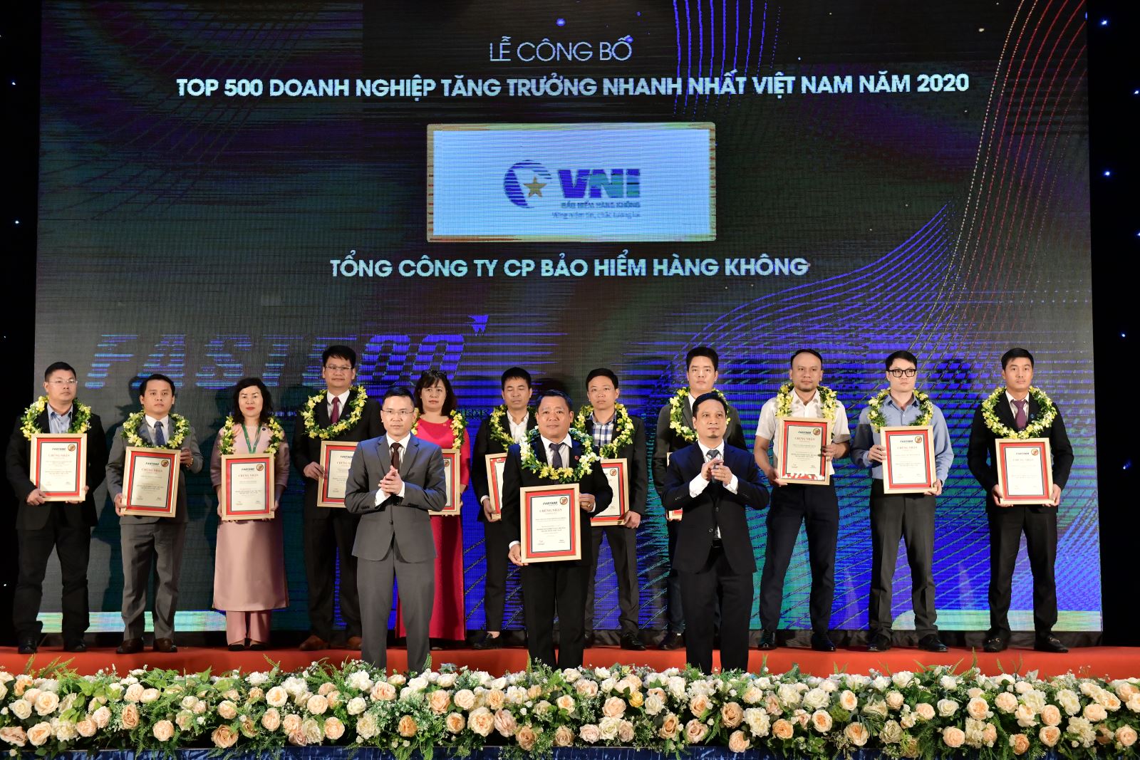 VNI VINH DỰ NHẬN DANH HIỆU TOP 10 CT BẢO HIỂM  PHI NHÂN THỌ 2
