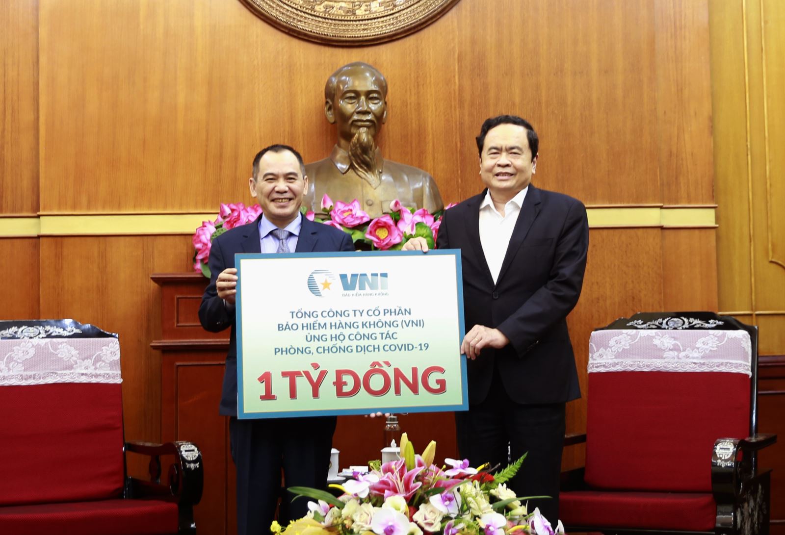 VNI ủng hộ 1 tỷ đồng chung tay chống dịch COVID-19