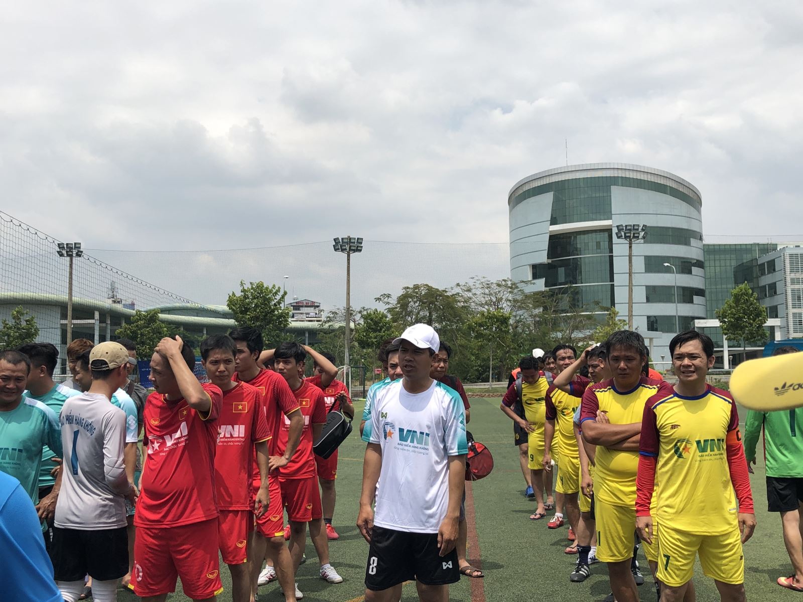 VNI tổ chức giải bóng đá, tennis chào mừng 11 năm ngày thành lập